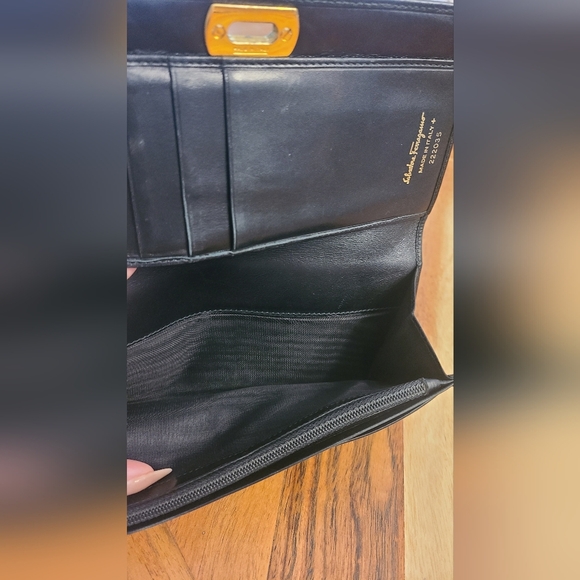 Salvatore Ferragamo Gancini Black Leather wallet with gold hardware EUC - Picture 10 of 11